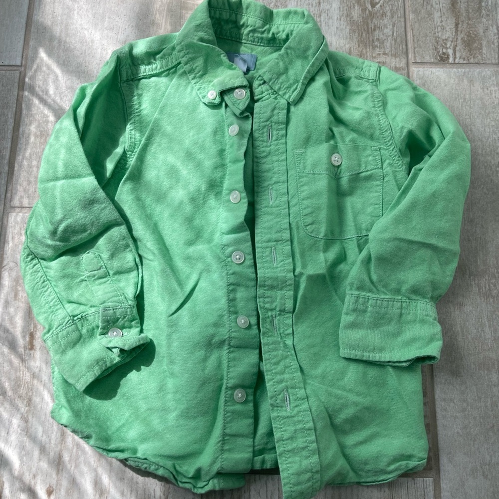 Gap button up